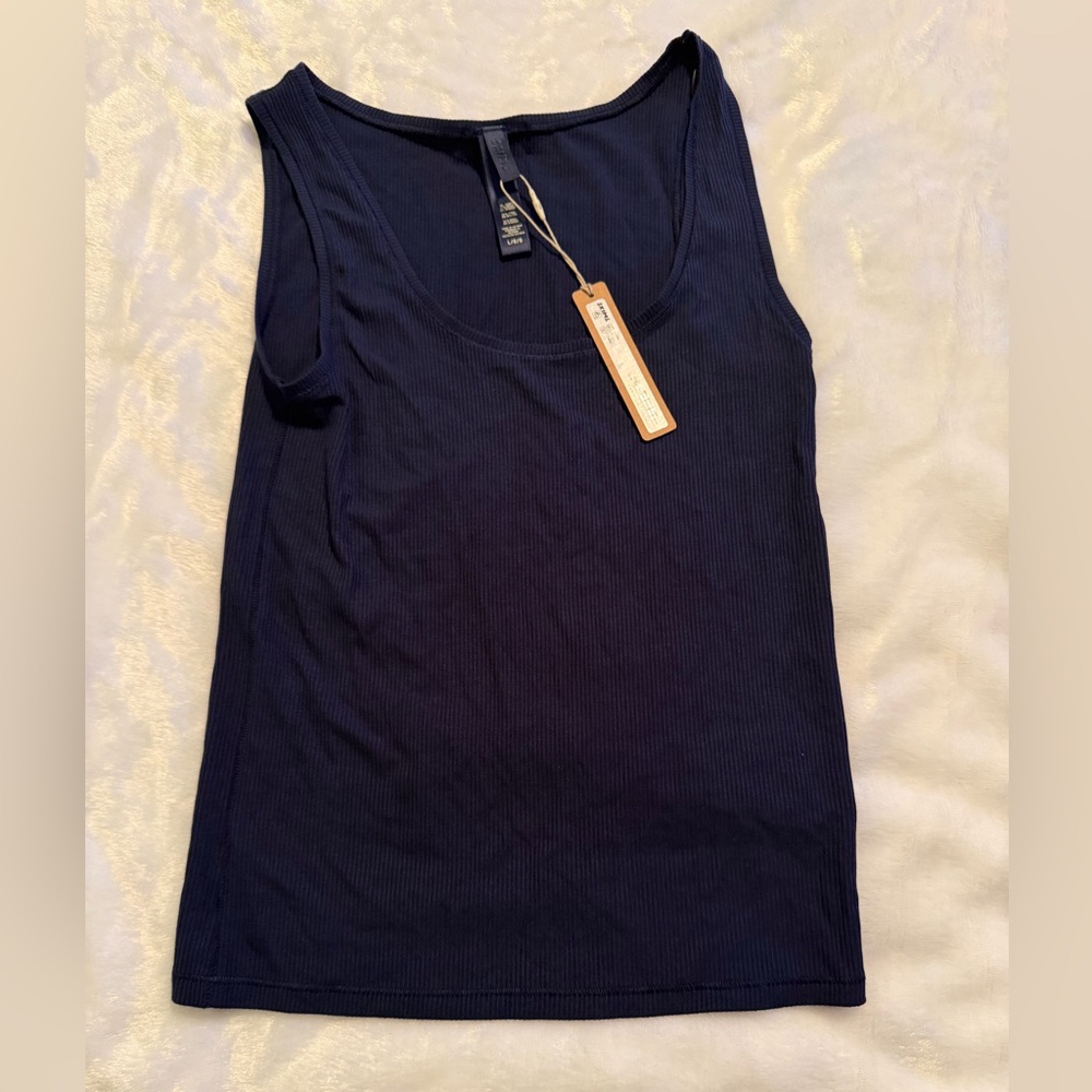 SKIMS Women's Loungewear - Picture 10 of 14